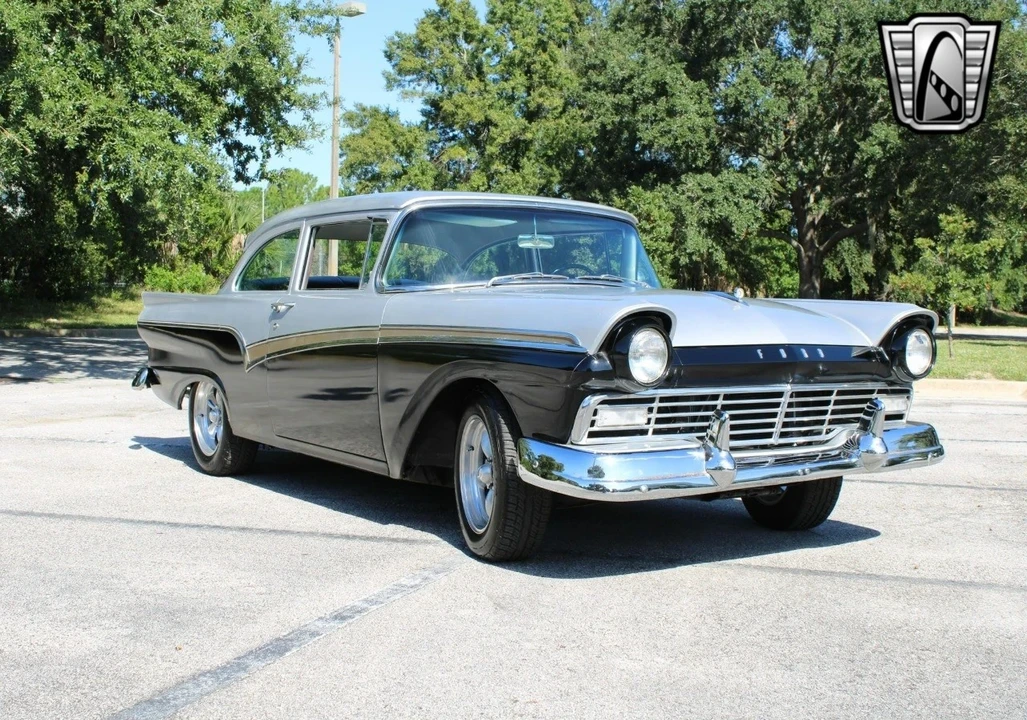 1957 Ford Customline - Image 8 of 12