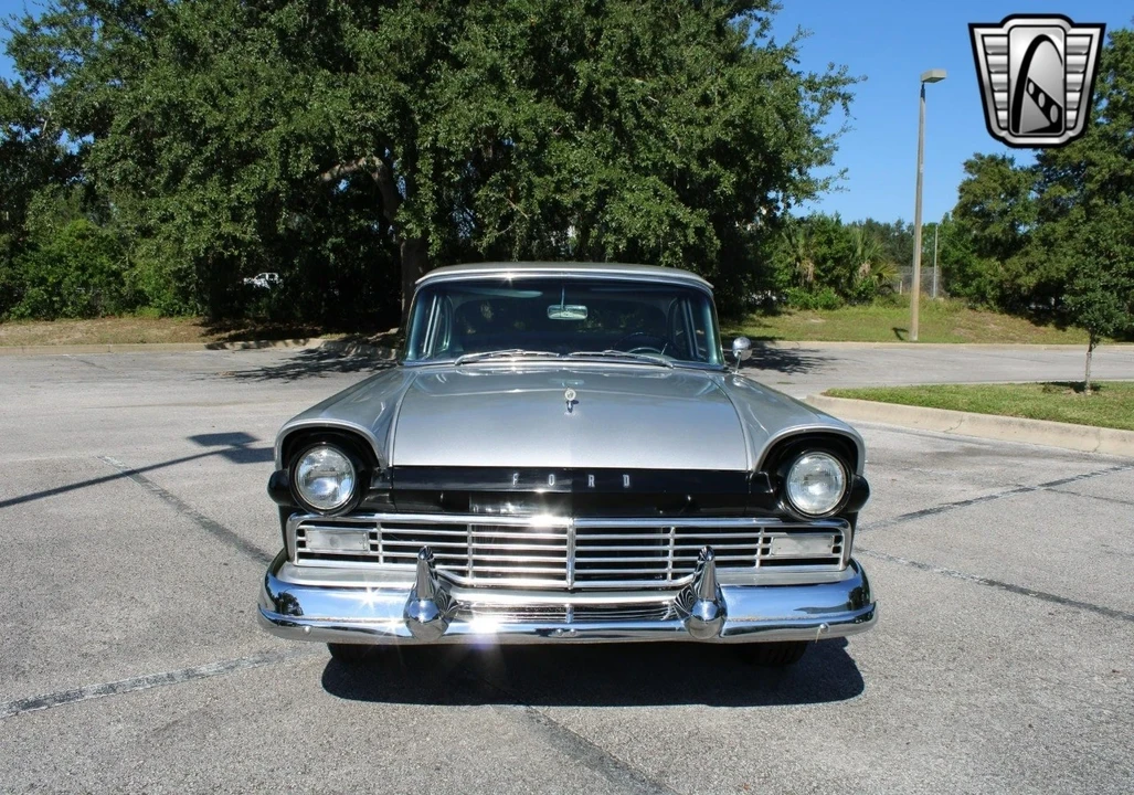 1957 Ford Customline - Image 9 of 12