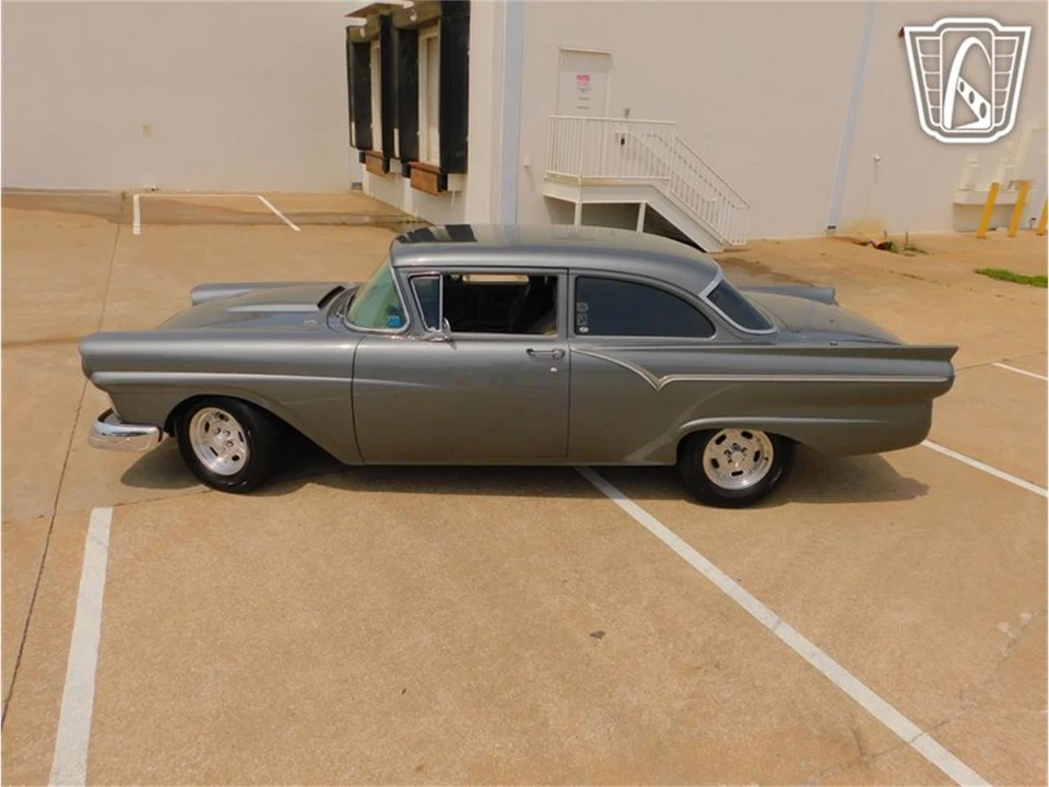 1957 Ford Customline - Image 10 of 31