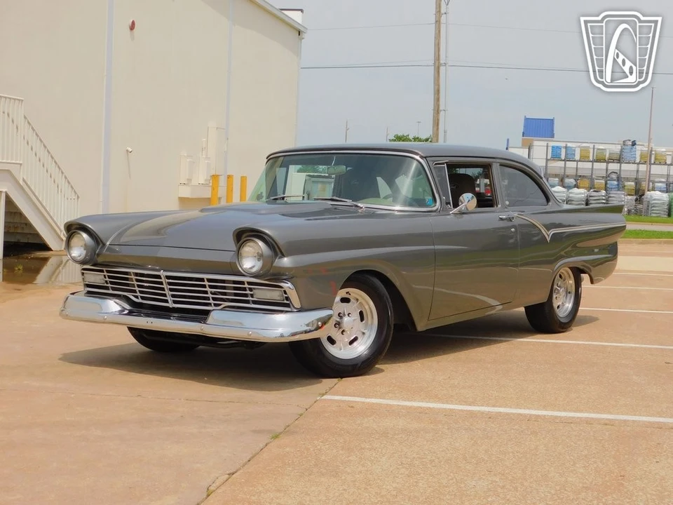 1957 Ford Customline - Image 10 of 12