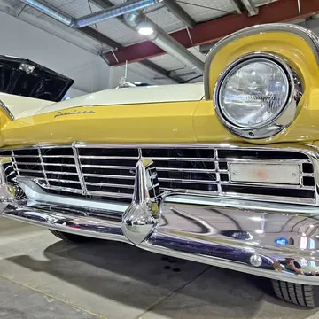 1957 Ford Fairlane 500 Club Victoria 2-Door Hardtop