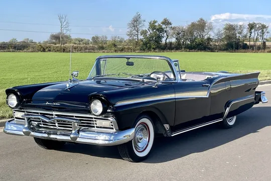 1957 Ford Fairlane 500 Skyliner Convertible