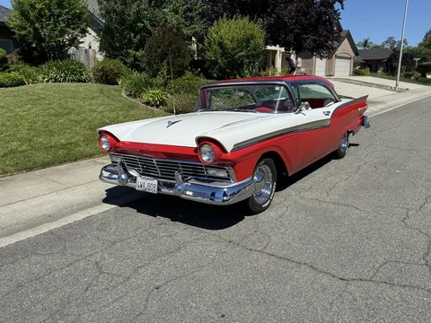 1957 Ford Fairlane Club Victoria