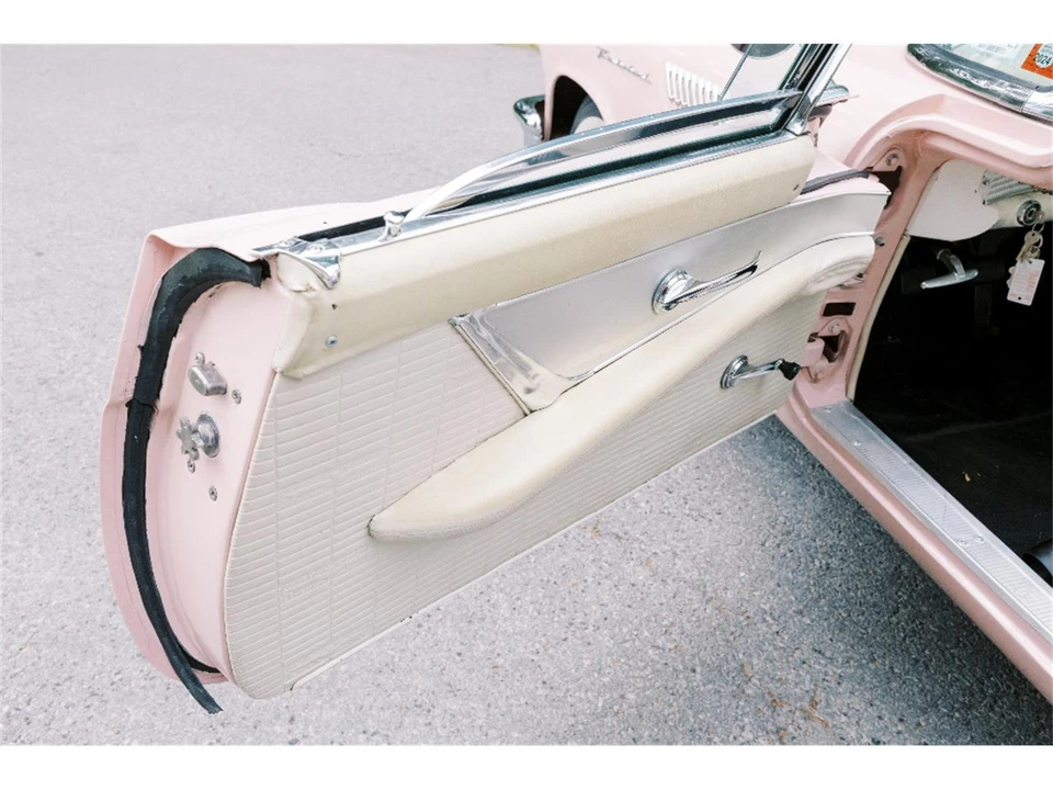 1957 Ford Thunderbird 1st Gen - Image 26 of 31