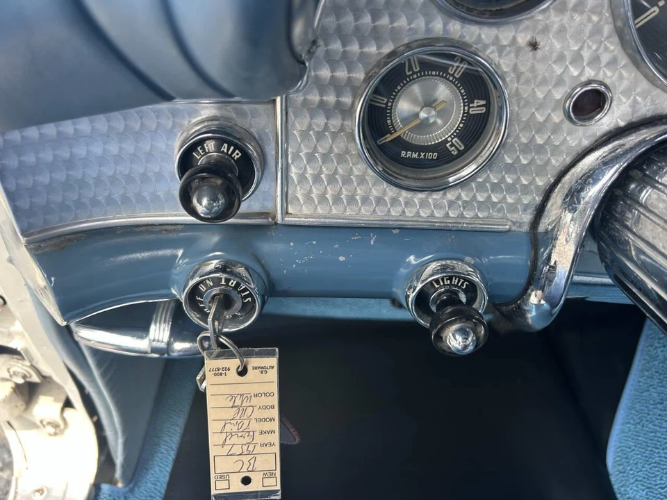 1957 Ford Thunderbird 1st Gen - Image 26 of 31