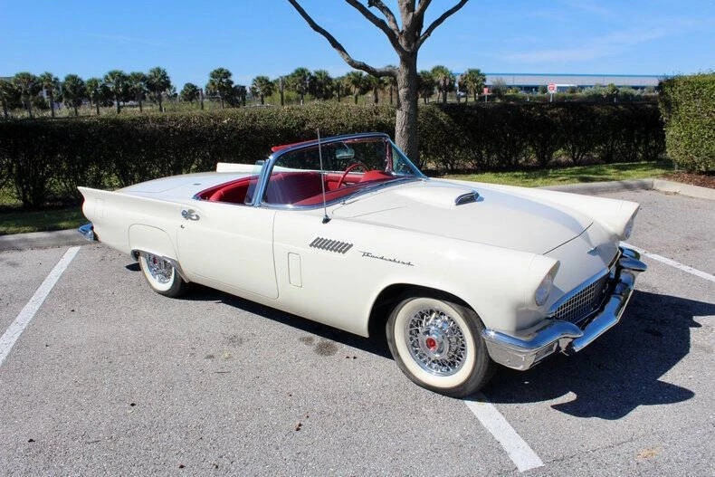 1957 Ford Thunderbird 1st Gen - Image 24 of 31
