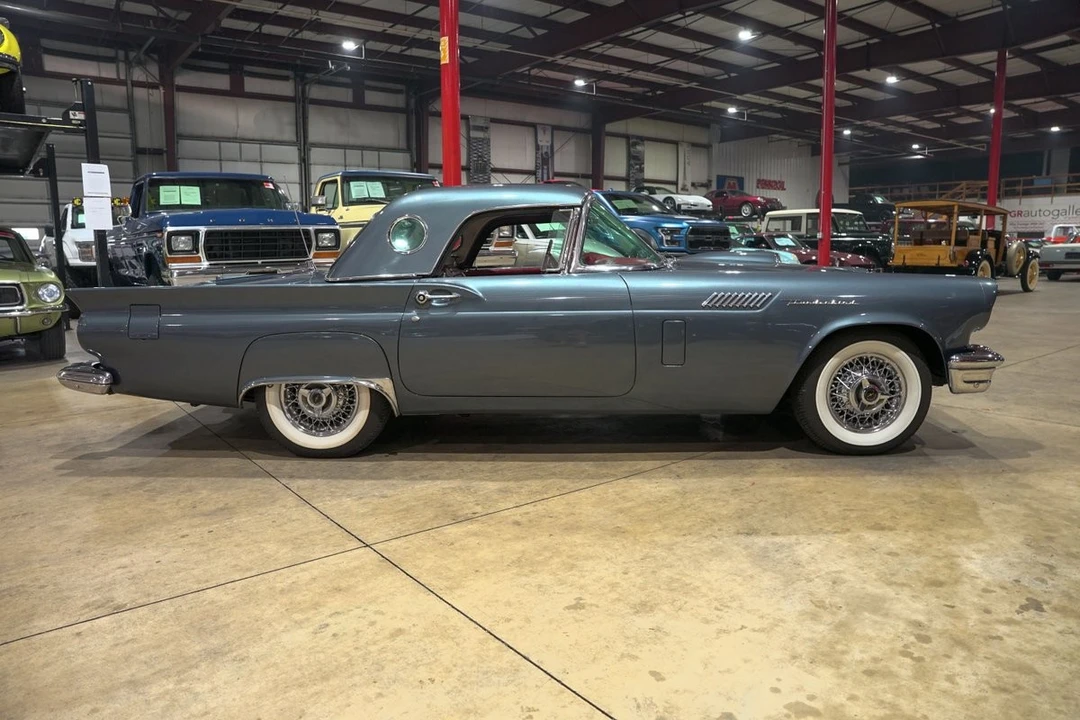 1957 Ford Thunderbird 1st Gen - Image 24 of 31