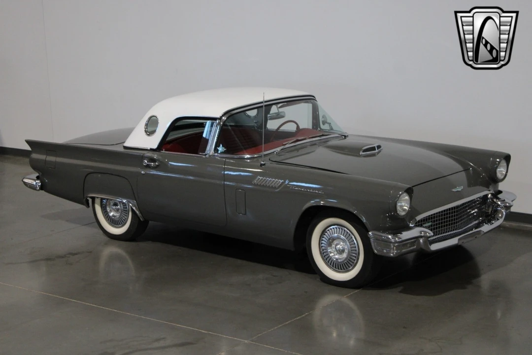 1957 Ford Thunderbird 1st Gen - Image 9 of 12