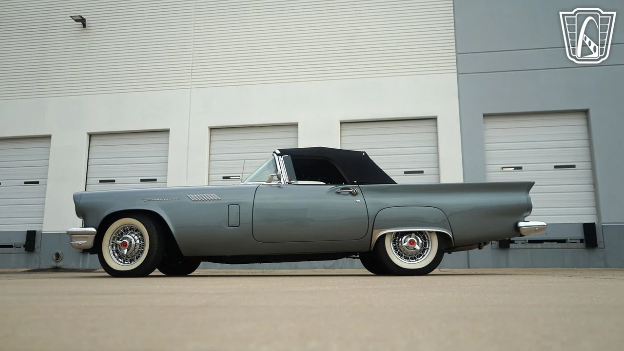 1957 Ford Thunderbird 1st Gen - Image 9 of 12