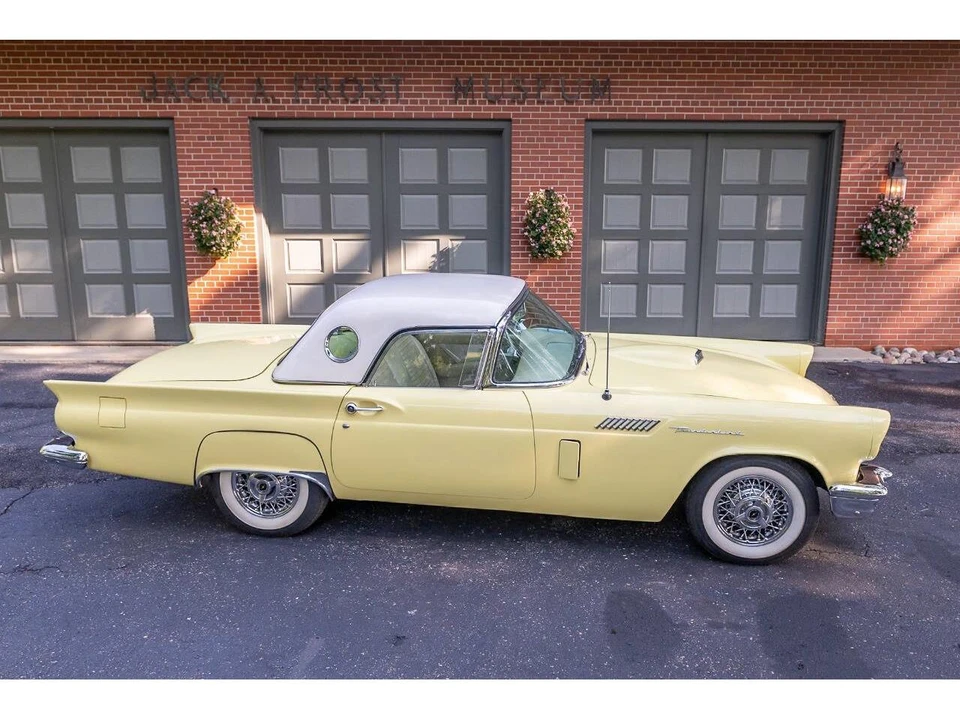 1957 Ford Thunderbird 1st Gen - Image 28 of 31