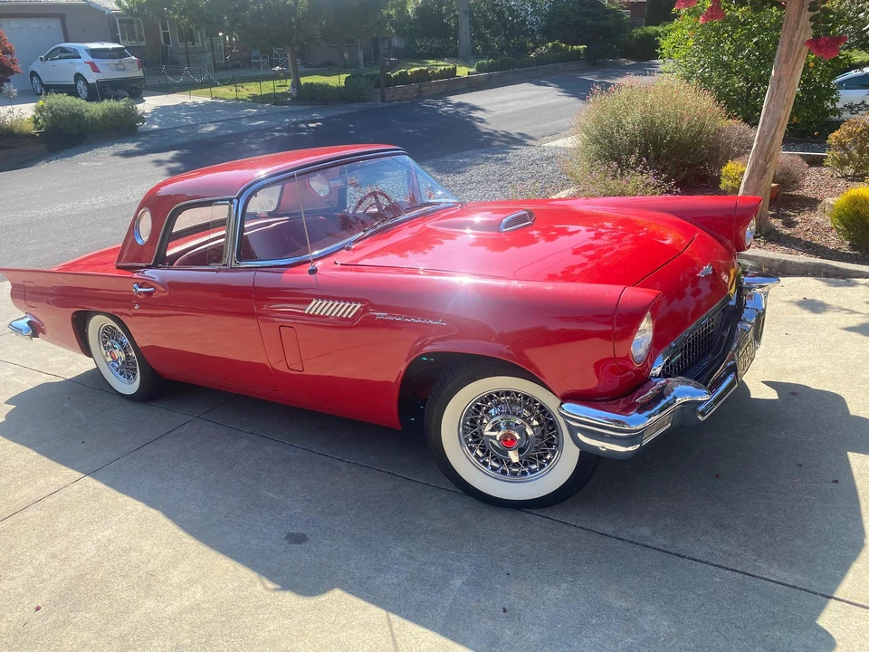 1957 Ford Thunderbird 1st Gen - Image 21 of 31
