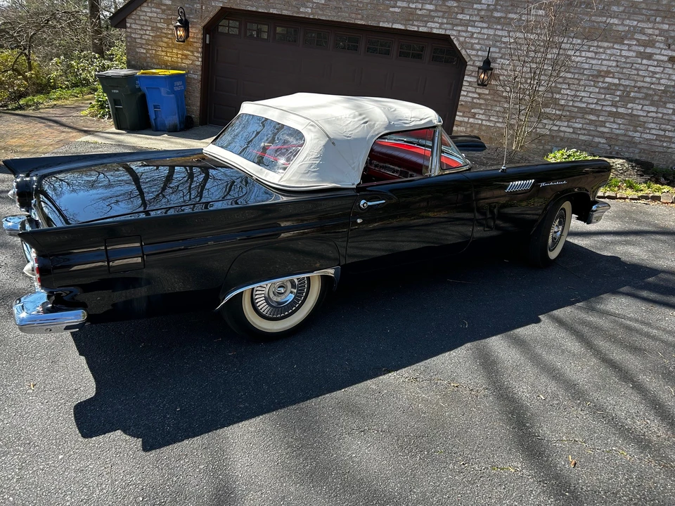 1957 Ford Thunderbird 1st Gen - Image 21 of 31