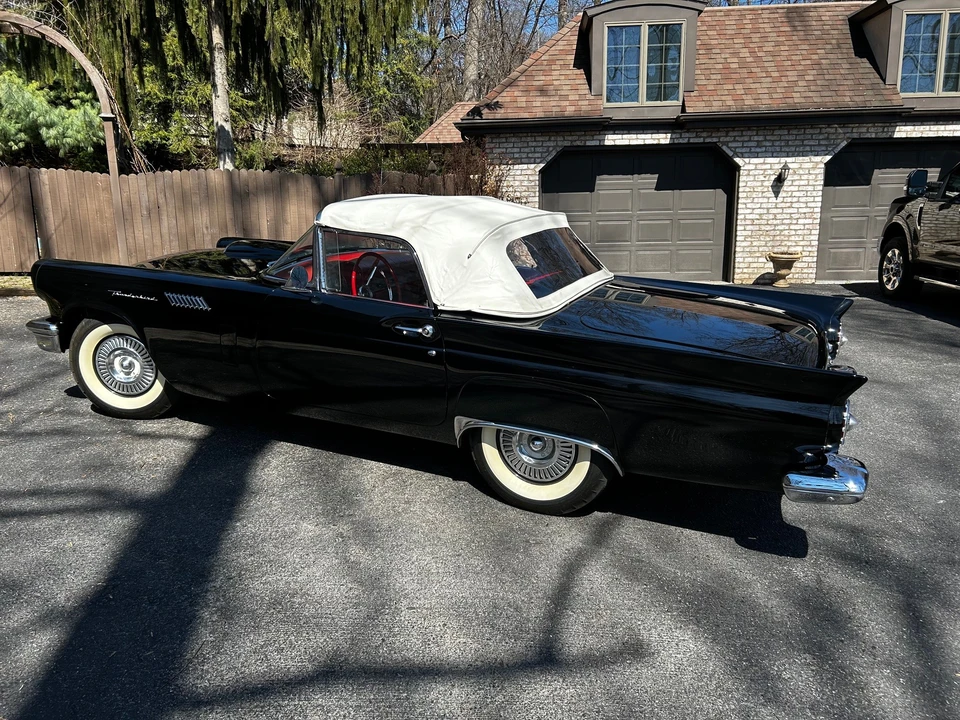 1957 Ford Thunderbird 1st Gen - Image 20 of 31