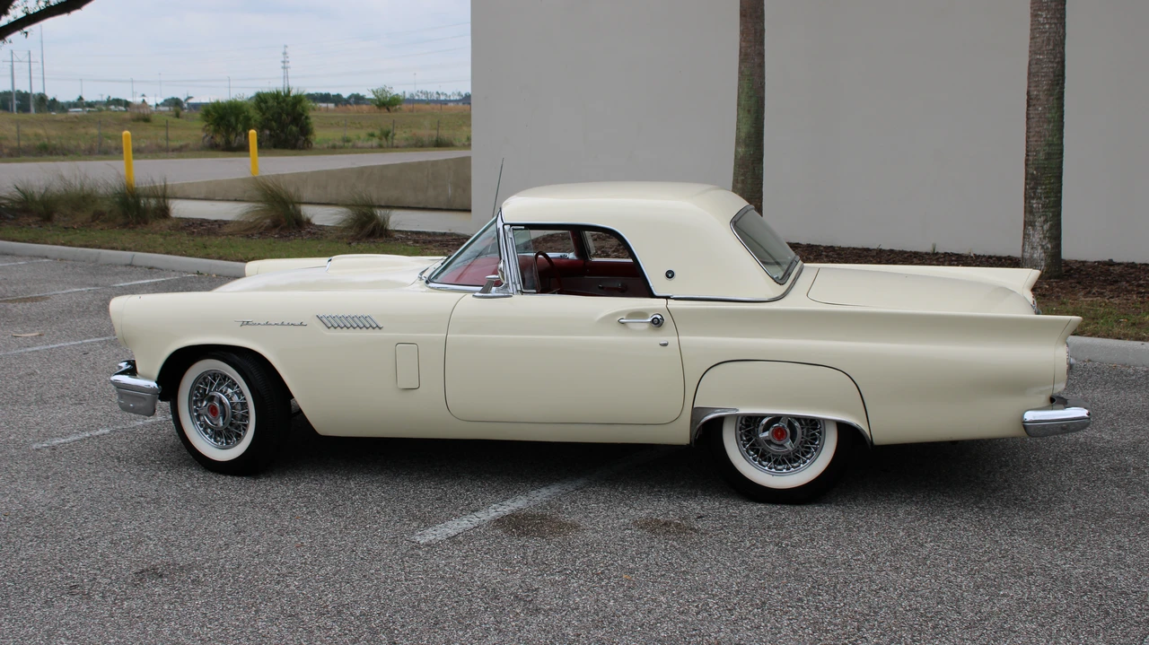 1957 Ford Thunderbird 1st Gen - Image 10 of 31