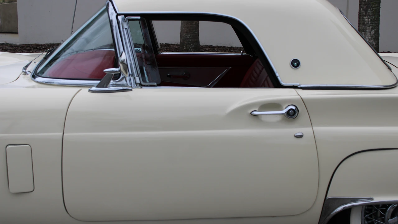 1957 Ford Thunderbird 1st Gen - Image 28 of 31