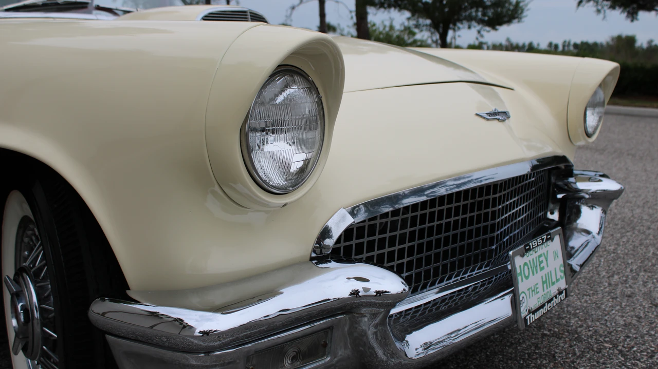 1957 Ford Thunderbird 1st Gen - Image 21 of 31