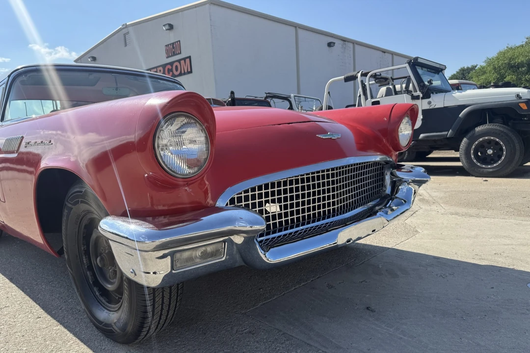 1957 Ford Thunderbird 1st Gen - Image 27 of 31