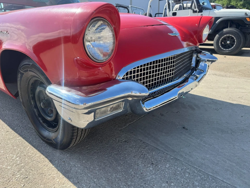 1957 Ford Thunderbird 1st Gen - Image 26 of 31