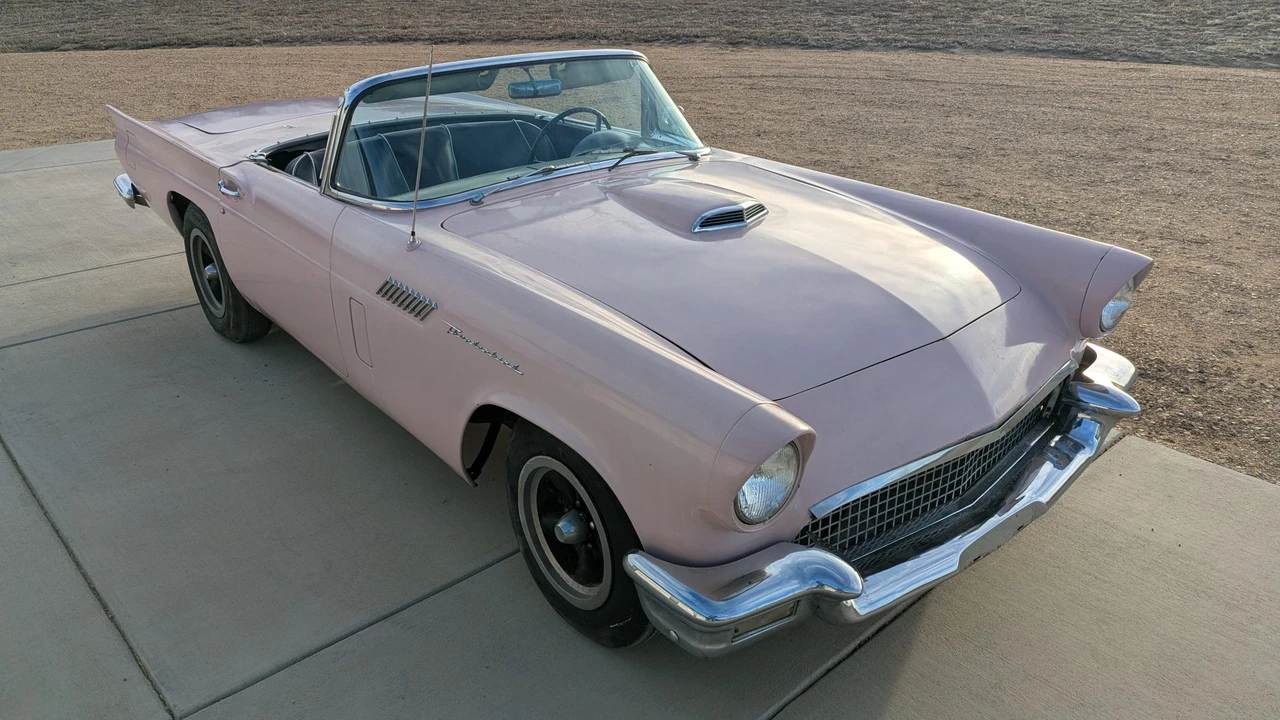 1957 Ford Thunderbird 1st Gen - Image 24 of 31