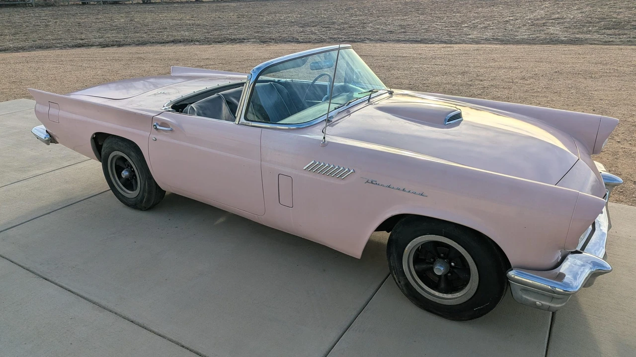 1957 Ford Thunderbird 1st Gen - Image 25 of 31