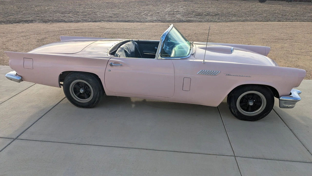 1957 Ford Thunderbird 1st Gen - Image 26 of 31