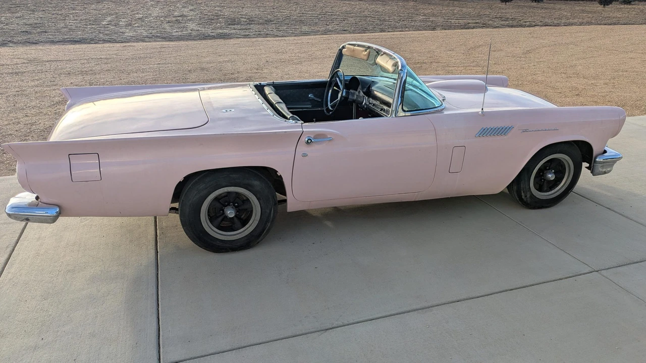1957 Ford Thunderbird 1st Gen - Image 27 of 31