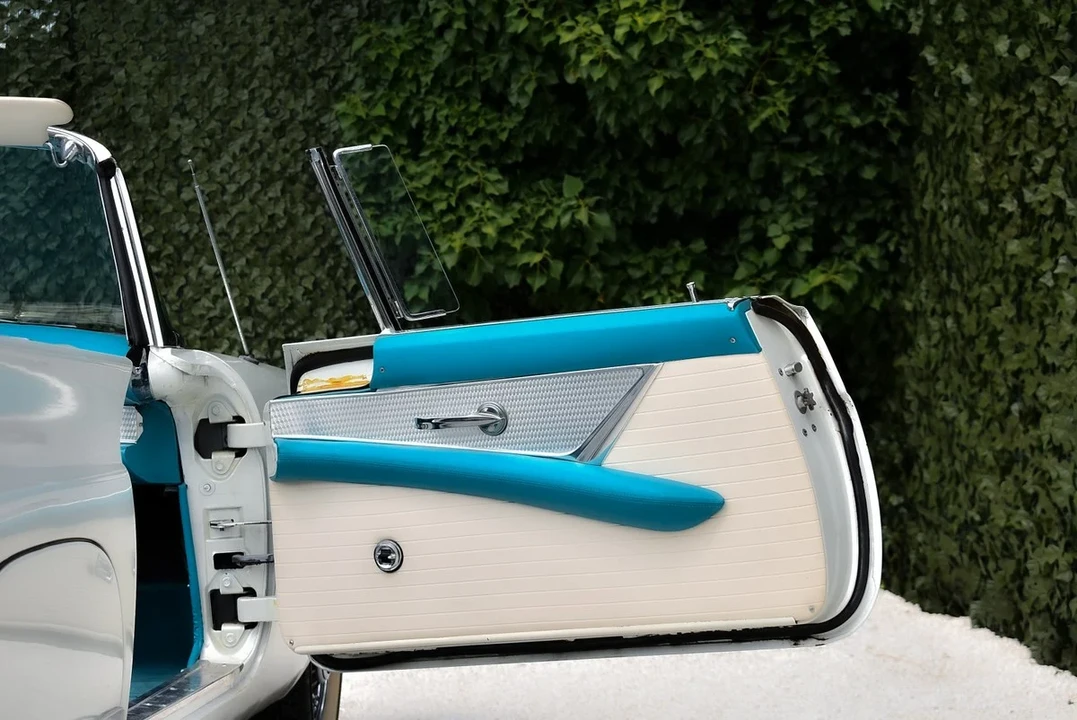 1957 Ford Thunderbird 1st Gen - Image 28 of 30