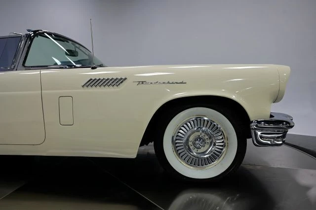 1957 Ford Thunderbird 1st Gen - Image 19 of 21