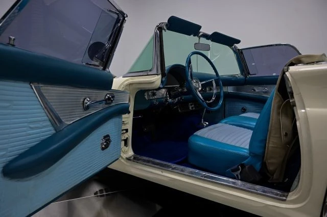1957 Ford Thunderbird 1st Gen - Image 27 of 31