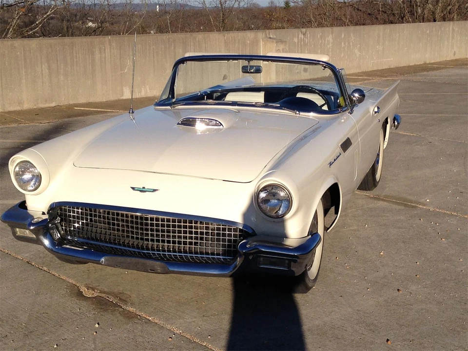 1957 Ford Thunderbird 1st Gen - Image 21 of 31