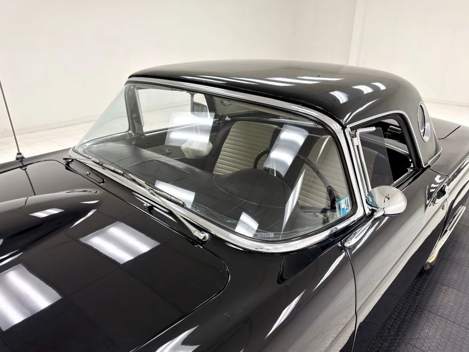 1957 Ford Thunderbird 1st Gen - Image 21 of 31