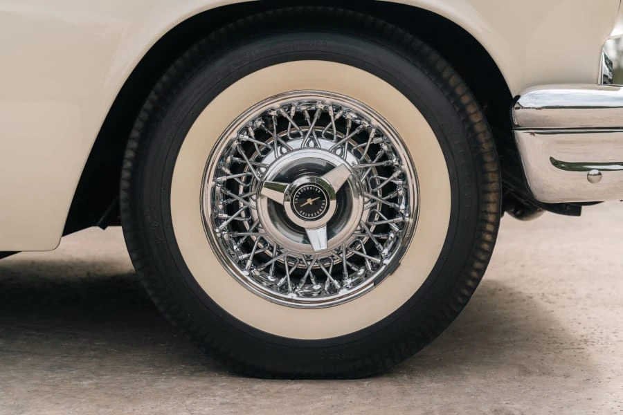 1957 Ford Thunderbird 1st Gen - Image 19 of 31