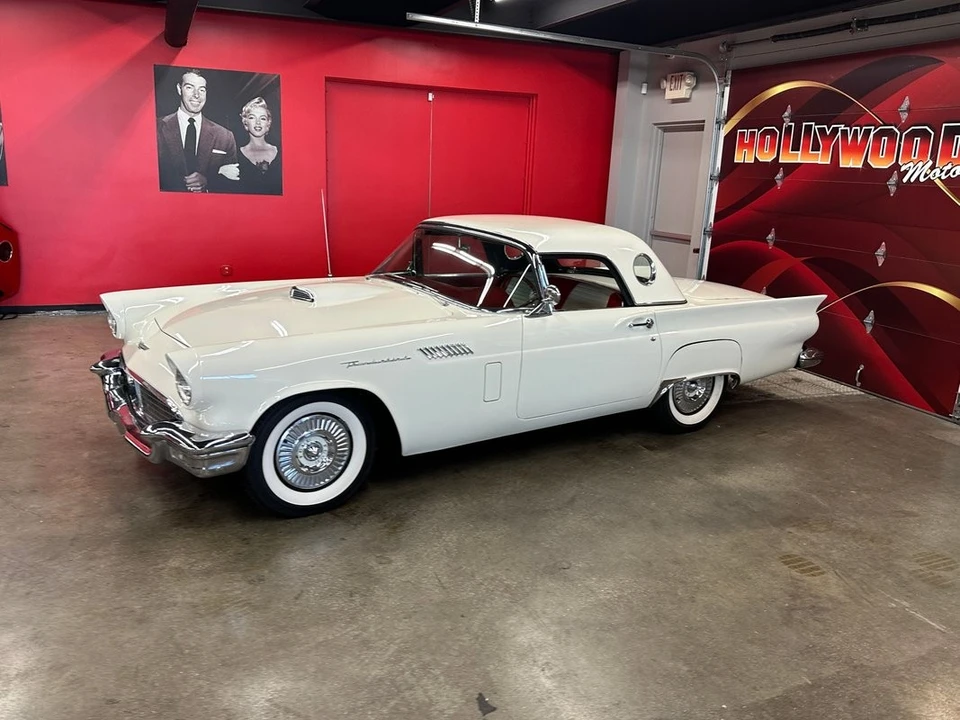 1957 Ford Thunderbird 1st Gen - Image 26 of 31