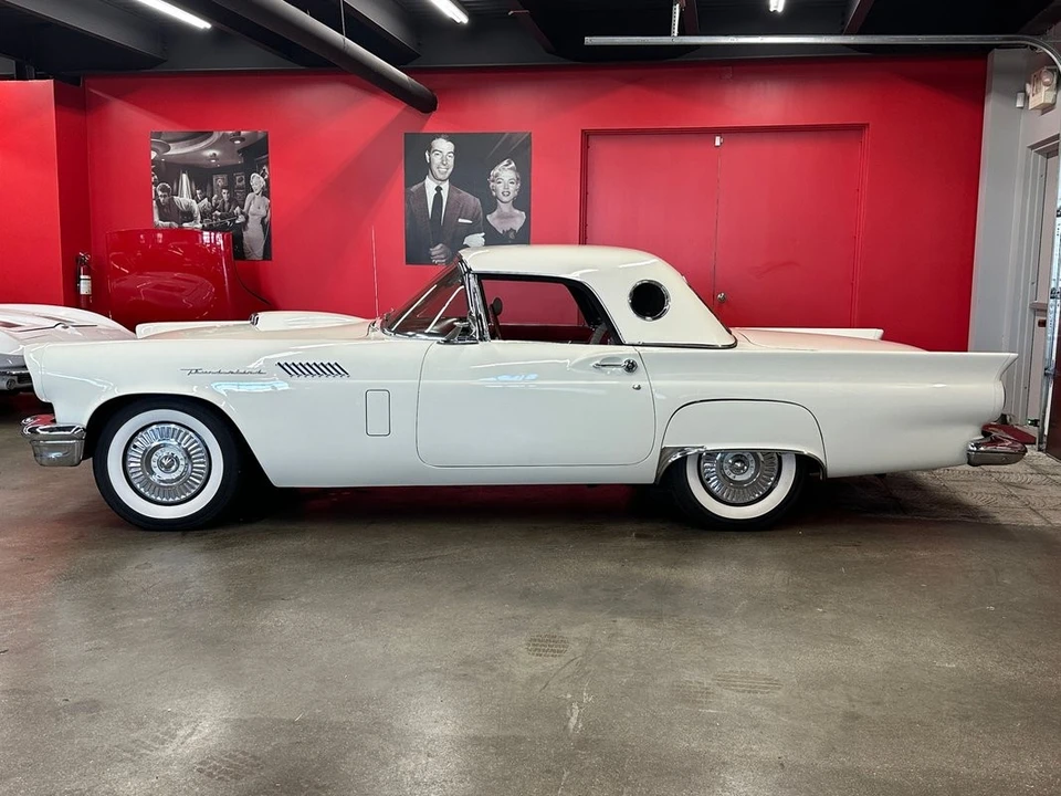 1957 Ford Thunderbird 1st Gen - Image 23 of 31
