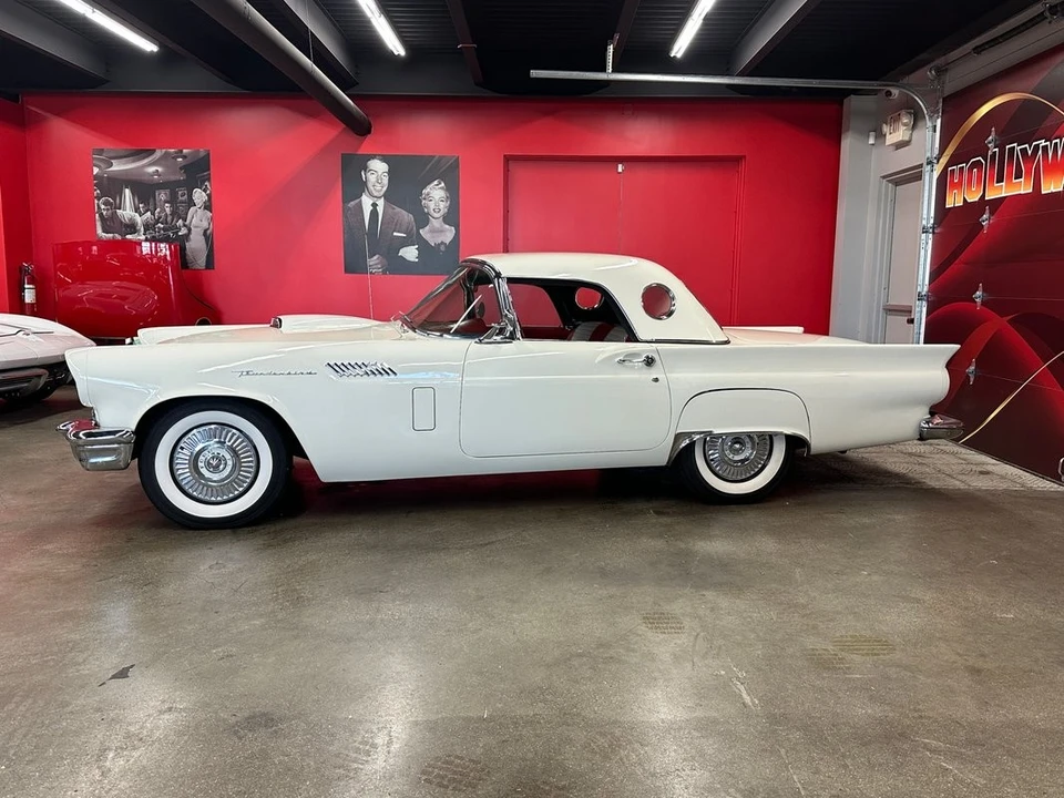 1957 Ford Thunderbird 1st Gen - Image 24 of 31