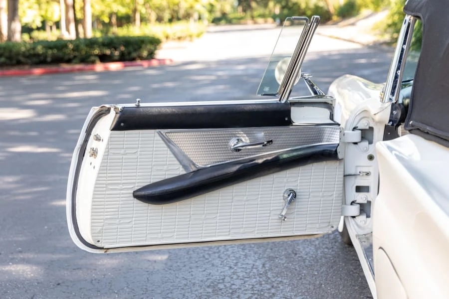 1957 Ford Thunderbird 1st Gen - Image 26 of 31