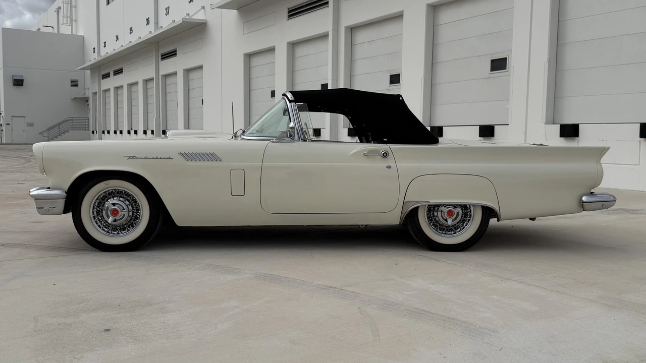 1957 Ford Thunderbird 1st Gen - Image 14 of 31