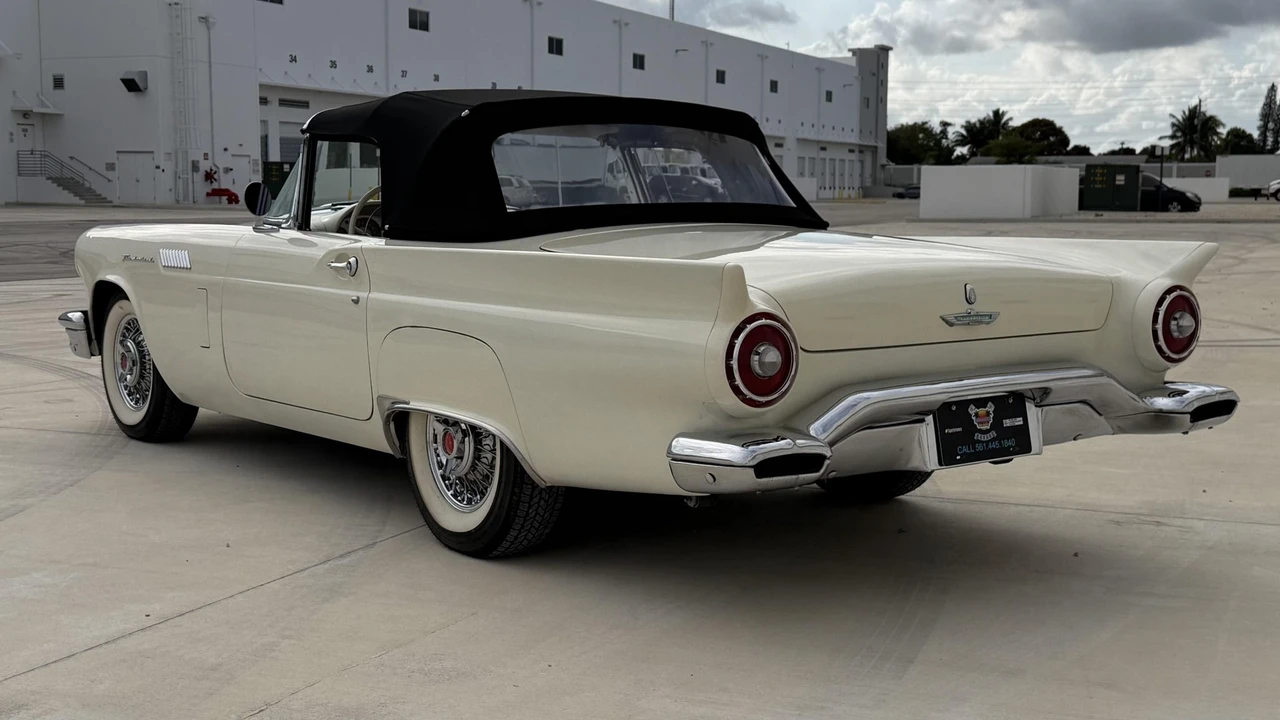 1957 Ford Thunderbird 1st Gen - Image 15 of 31
