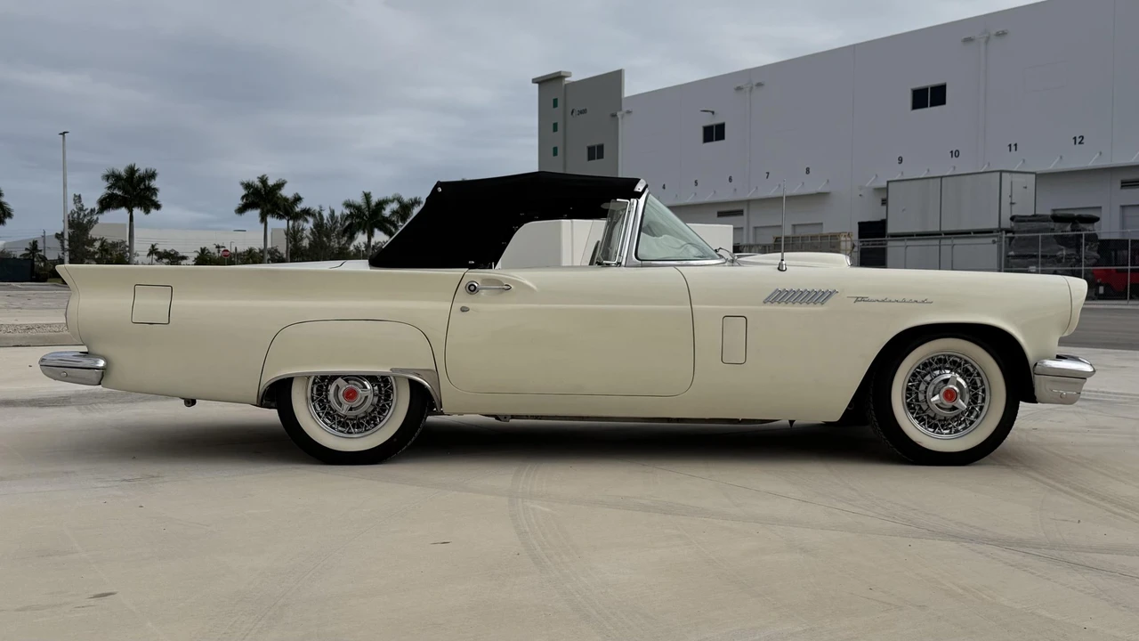 1957 Ford Thunderbird 1st Gen - Image 23 of 31