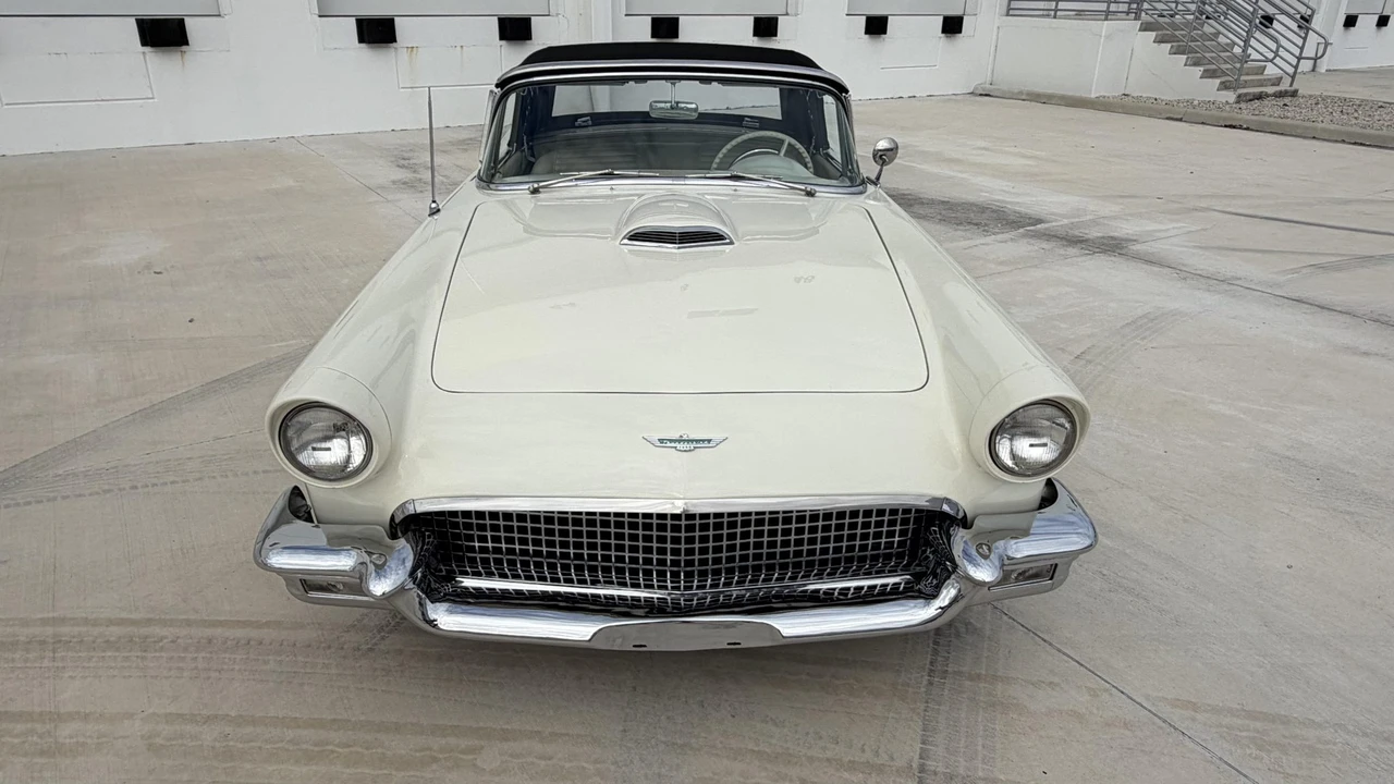 1957 Ford Thunderbird 1st Gen - Image 28 of 31
