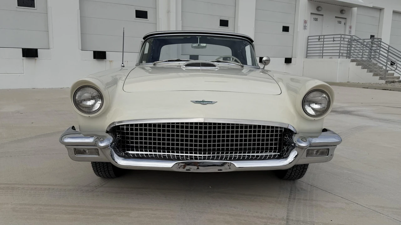 1957 Ford Thunderbird 1st Gen - Image 27 of 31
