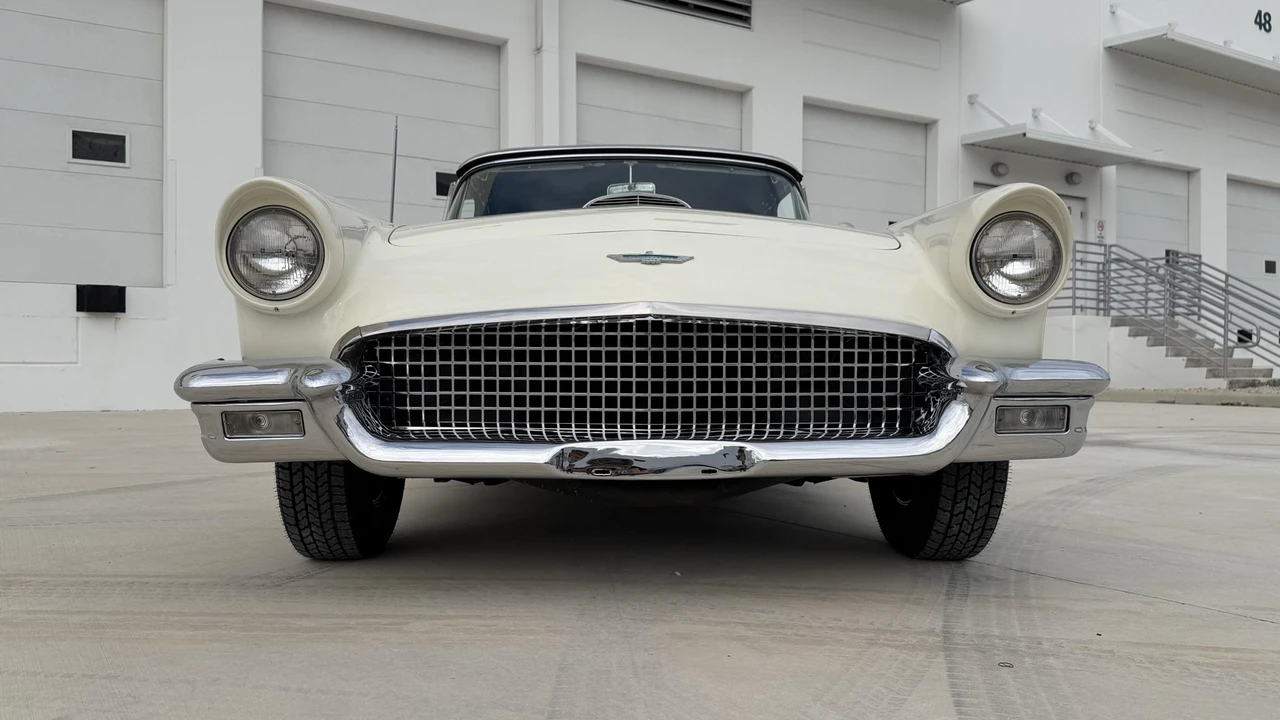 1957 Ford Thunderbird 1st Gen - Image 26 of 31