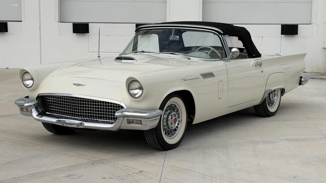 1957 Ford Thunderbird 1st Gen - Image 9 of 31
