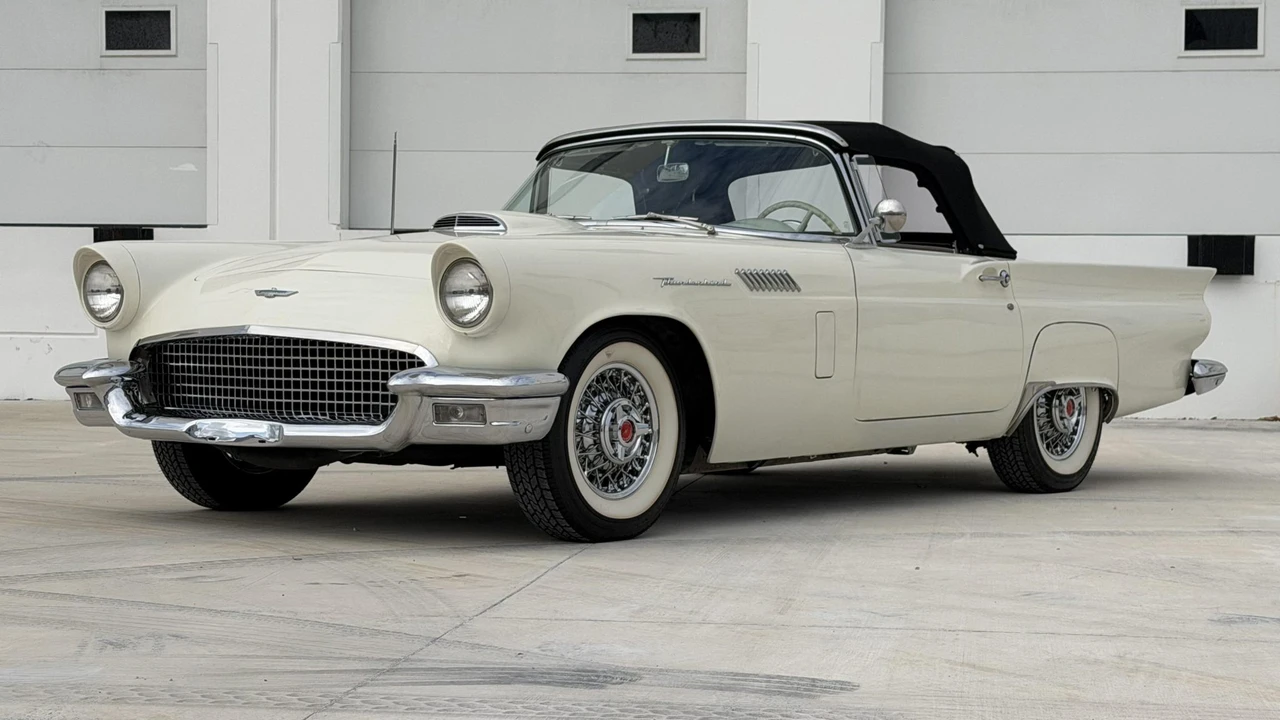 1957 Ford Thunderbird 1st Gen - Image 13 of 31