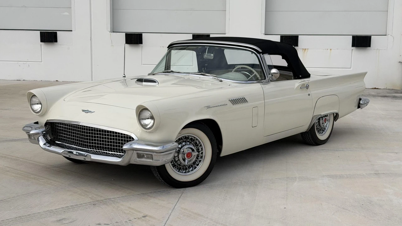 1957 Ford Thunderbird 1st Gen - Image 10 of 31