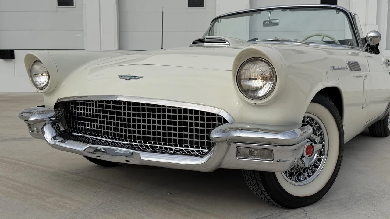 1957 Ford Thunderbird 1st Gen - Image 30 of 31