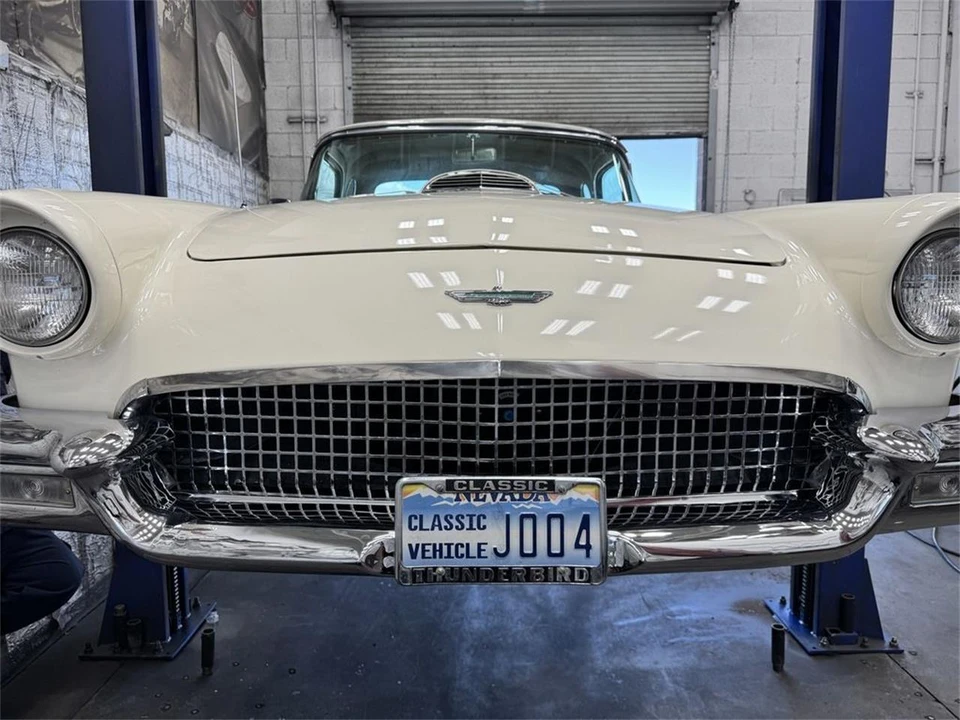 1957 Ford Thunderbird 1st Gen - Image 23 of 31