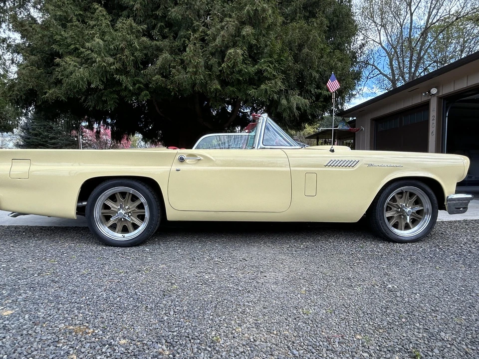 1957 Ford Thunderbird 1st Gen - Image 25 of 31