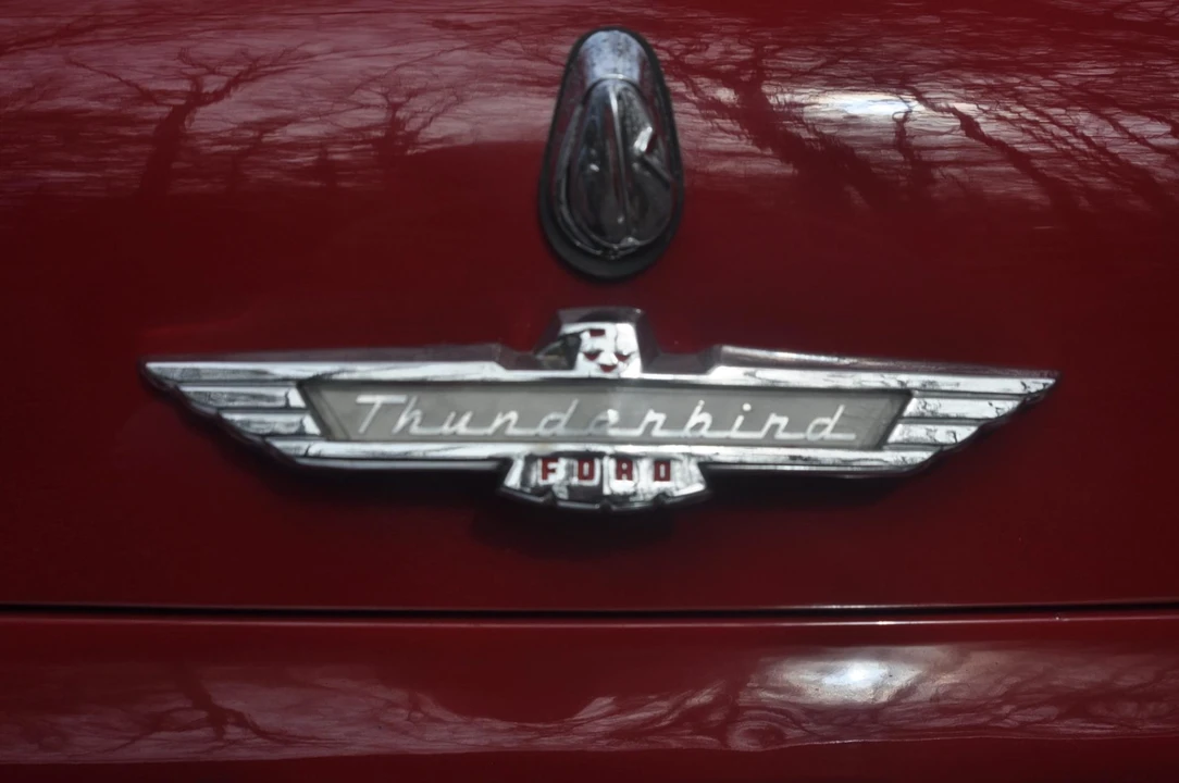 1957 Ford Thunderbird 1st Gen - Image 26 of 31