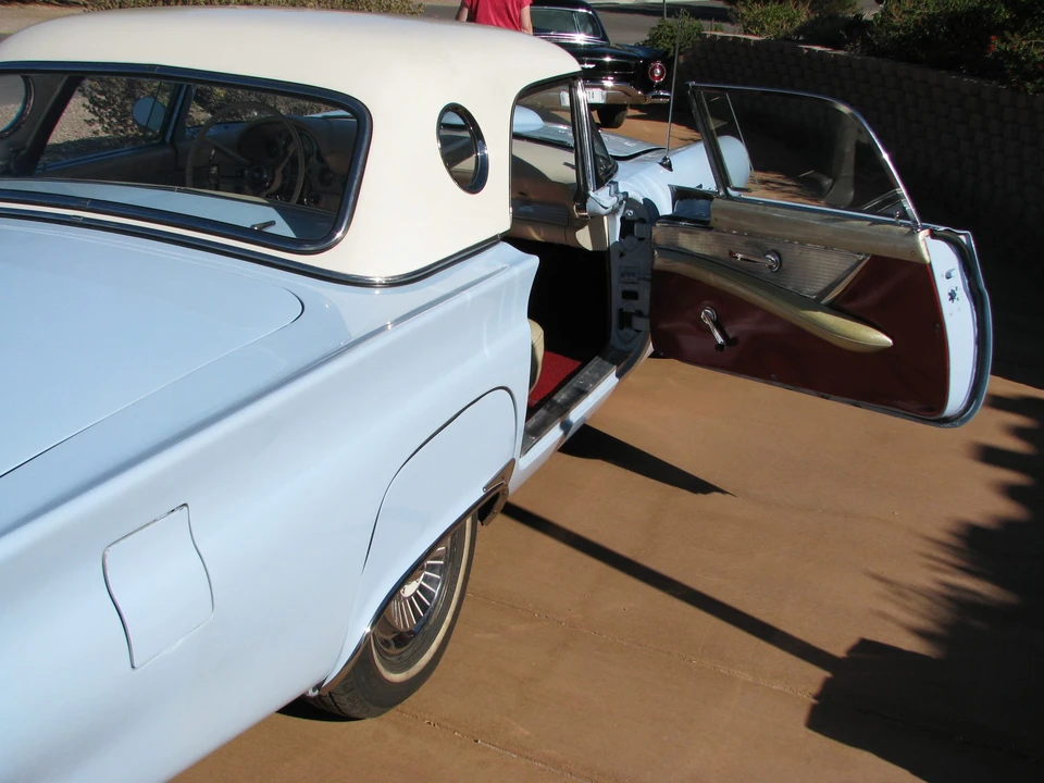 1957 Ford Thunderbird 1st Gen - Image 23 of 31